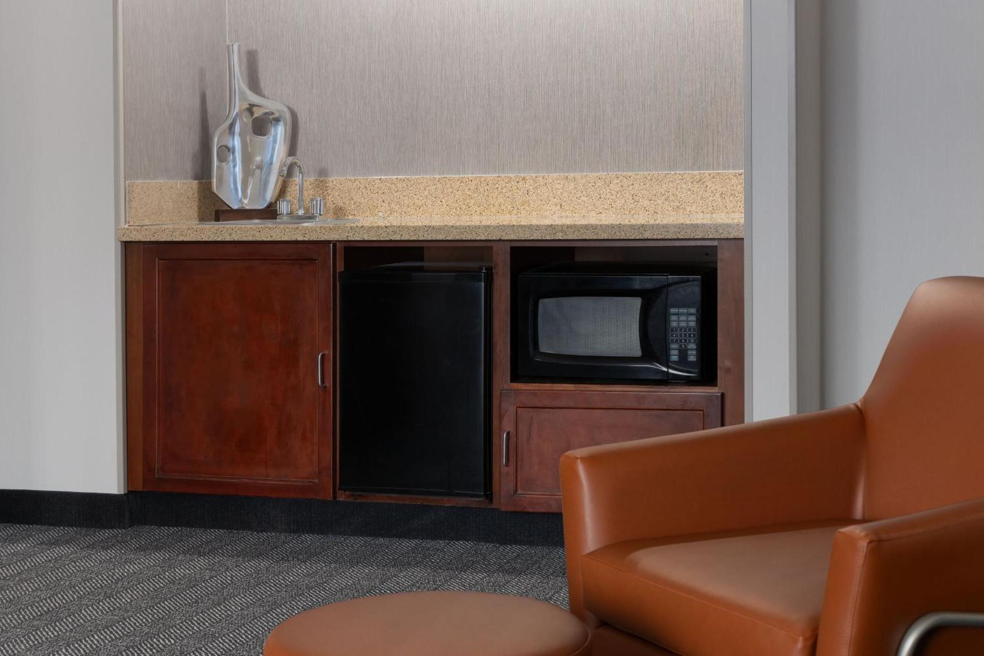 Courtyard By Marriott Ontario Rancho Cucamonga Otel Dış mekan fotoğraf