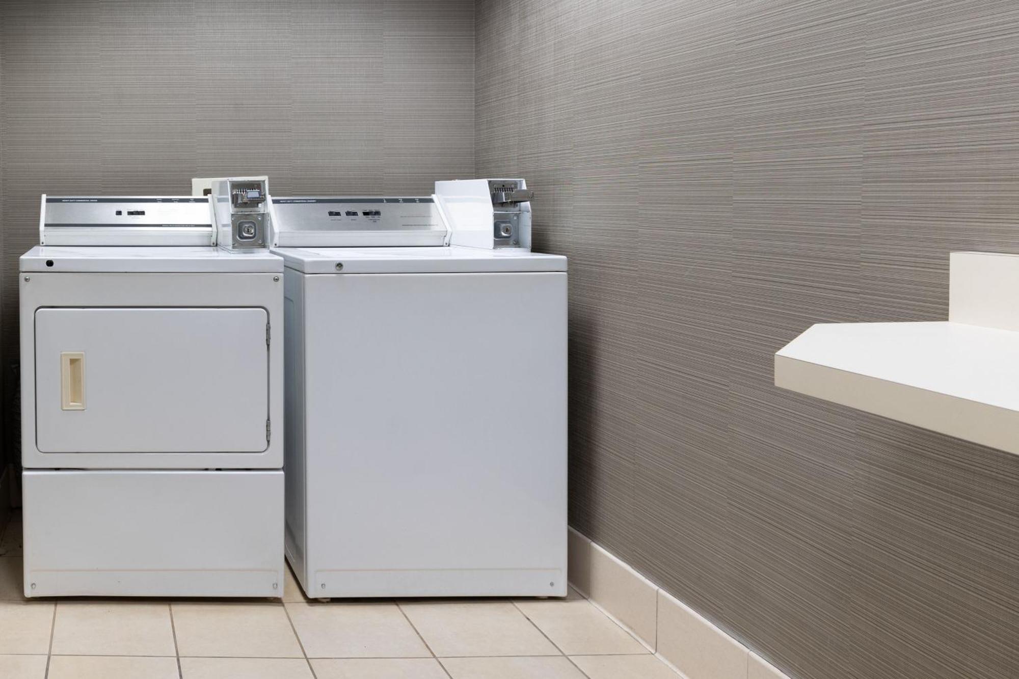 Courtyard By Marriott Ontario Rancho Cucamonga Otel Dış mekan fotoğraf