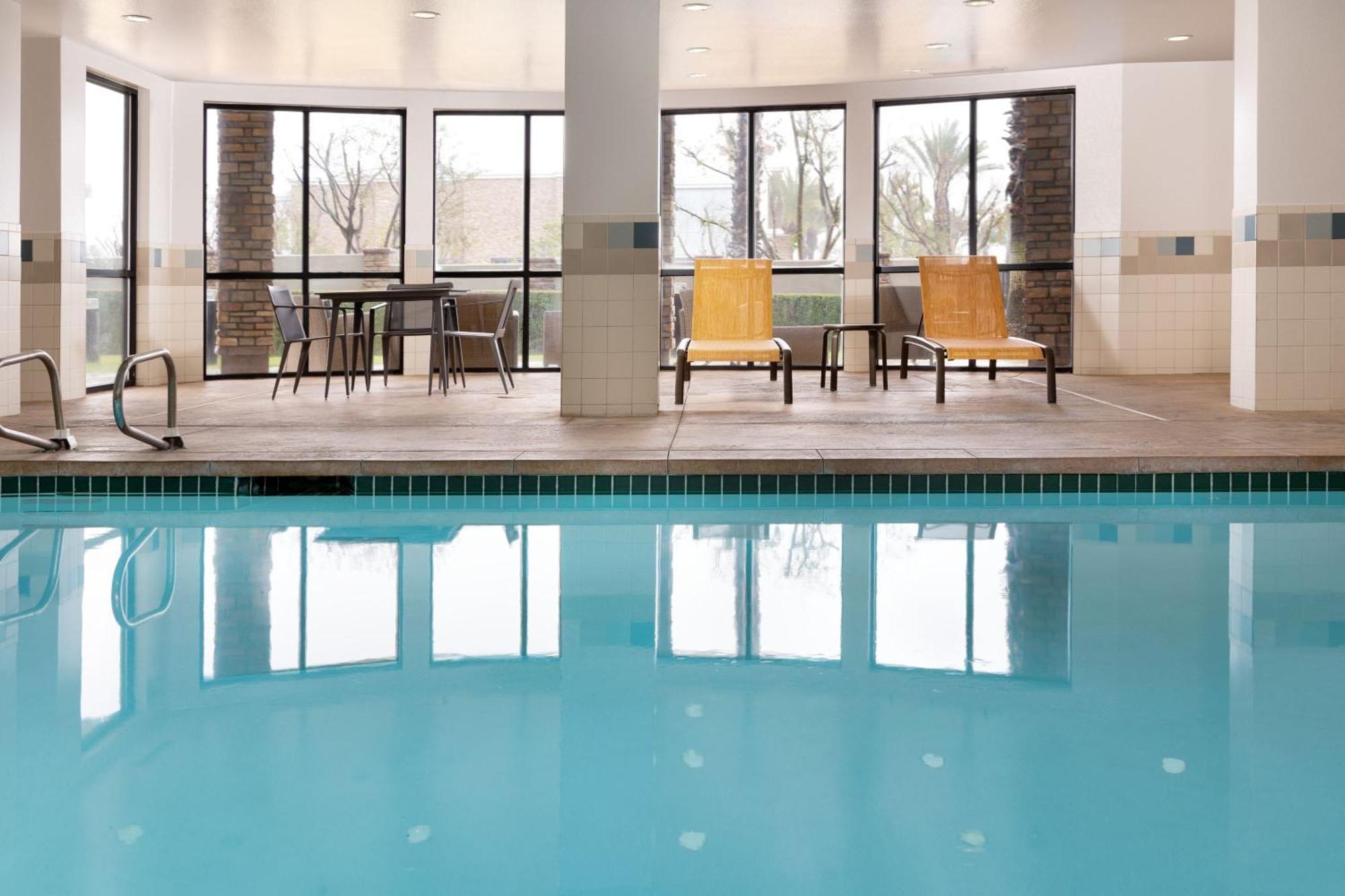 Courtyard By Marriott Ontario Rancho Cucamonga Otel Dış mekan fotoğraf