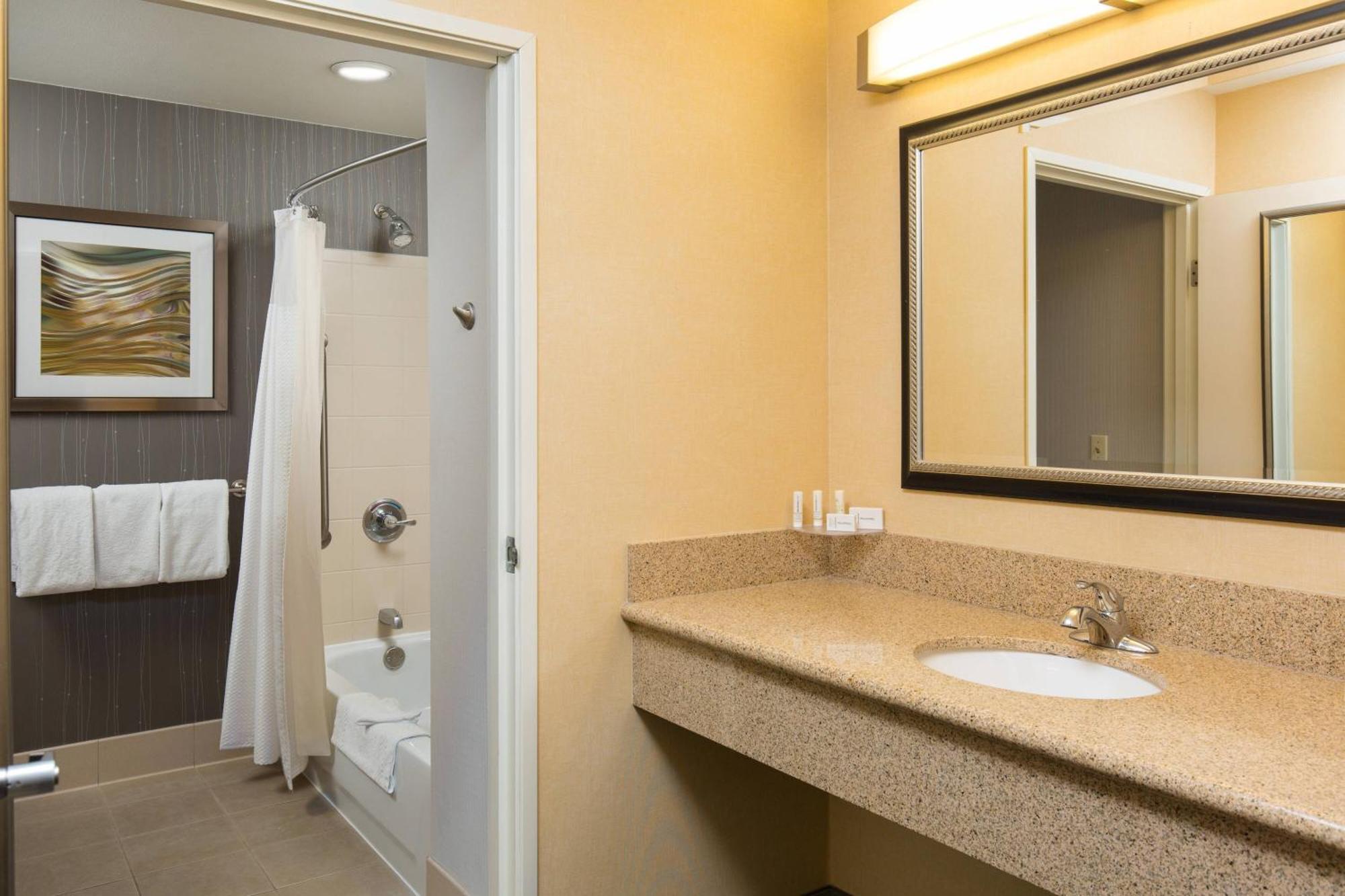 Courtyard By Marriott Ontario Rancho Cucamonga Otel Dış mekan fotoğraf